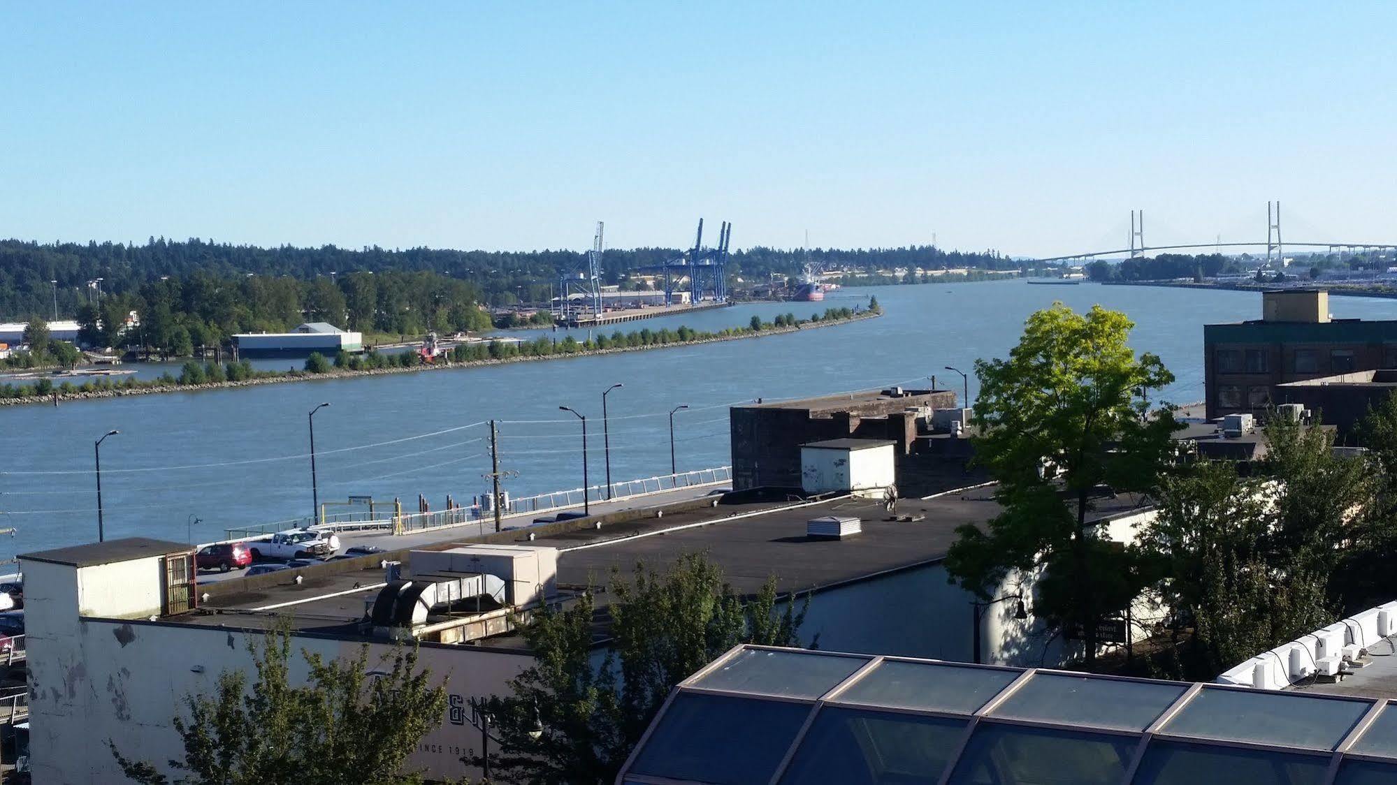 The Met Hotel New Westminster Exterior photo